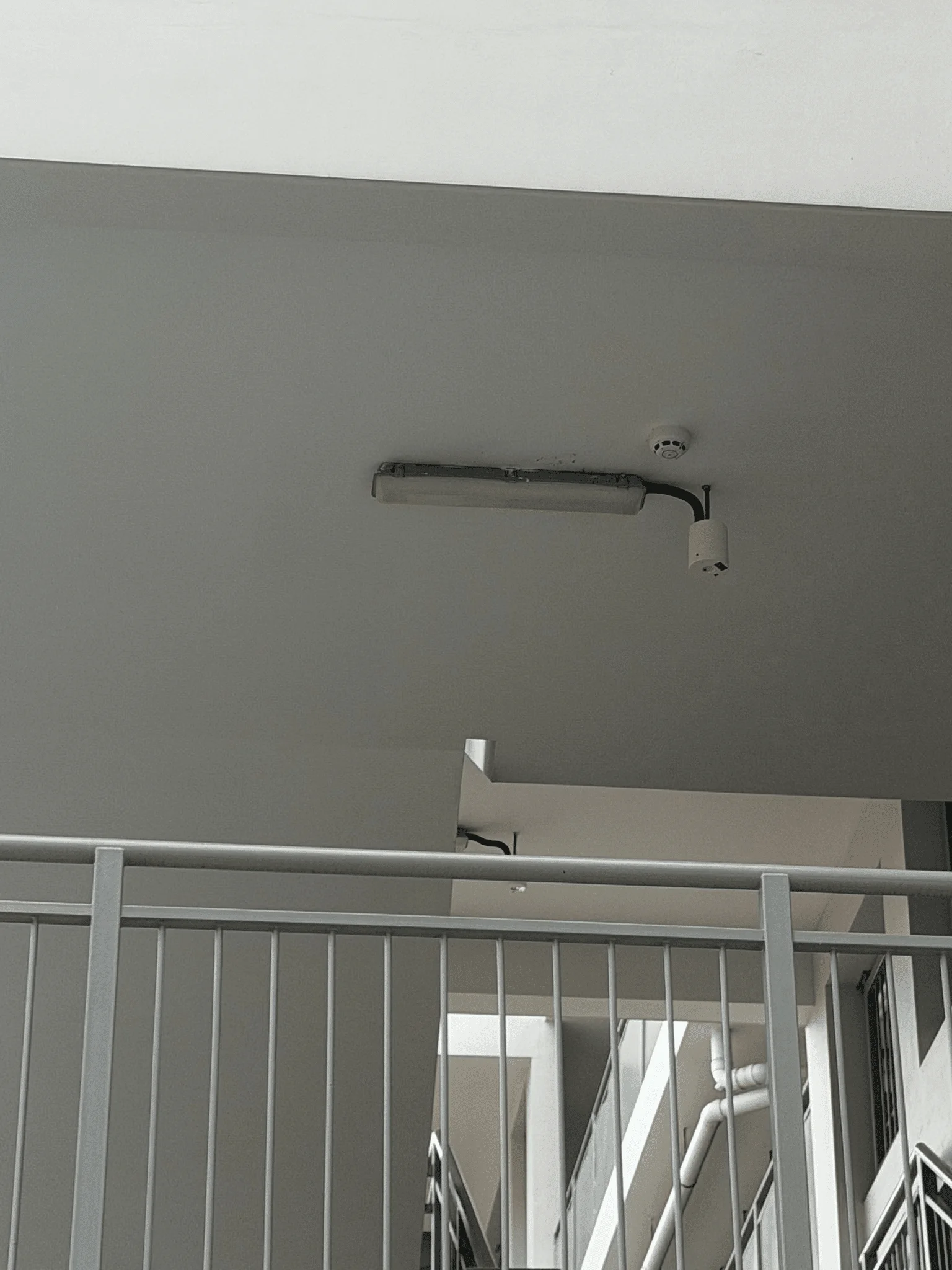Réglette LED à triple protection de 2ft pour escaliers
