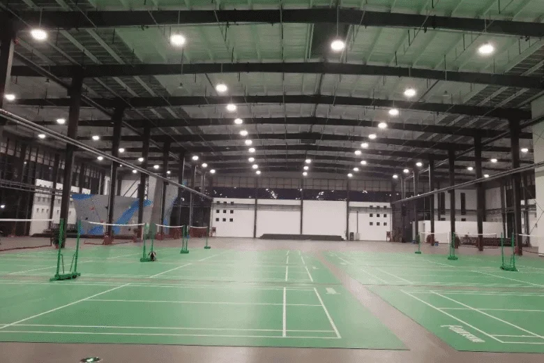Suspensions LED pour gymnases