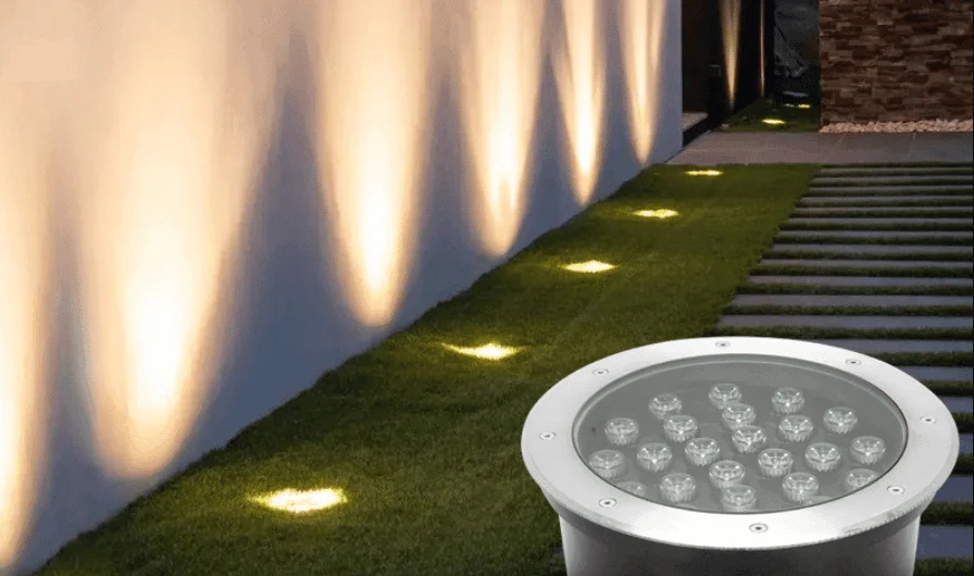 Luminaires de façade : cinq solutions pour plans, reliefs et contours