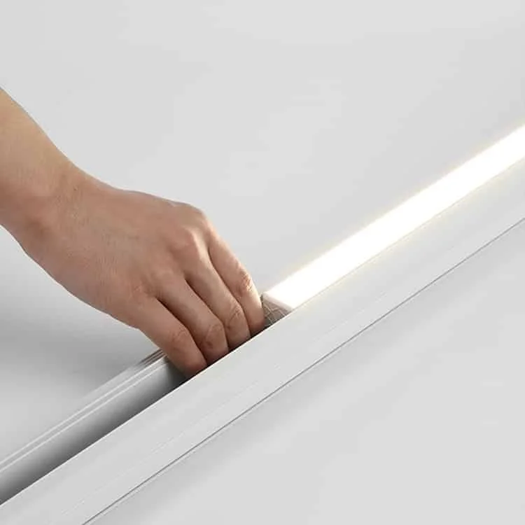 projecteur blanc sur rail magnétique