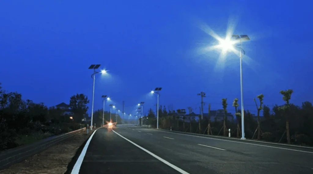 Choisir un lampadaire solaire : service nocturne et autonomie réelle