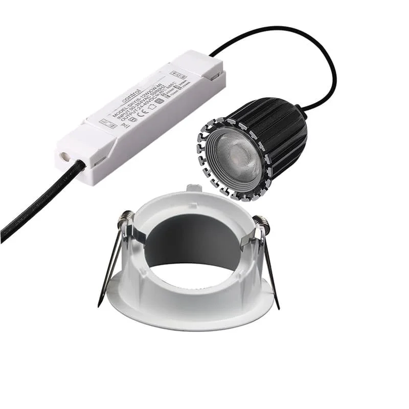 Downlight fixe encastrable à collerette inclinée